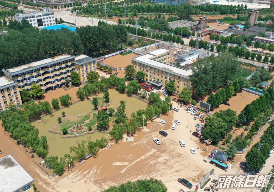 河南省鶴壁市淇縣部分鄉鎮受到洪水侵襲。新華社圖片