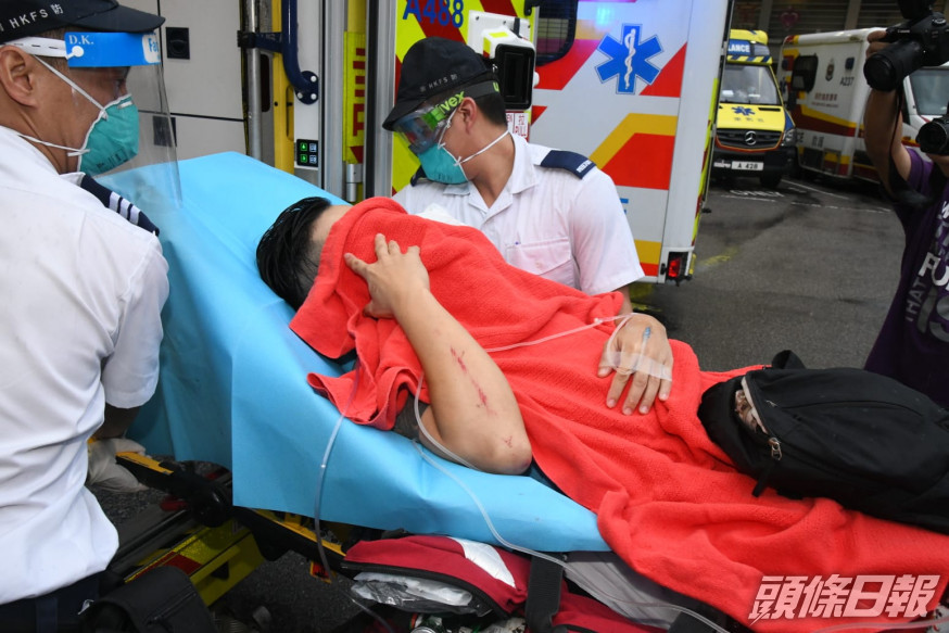 將軍澳男子遭2刀手斬傷。