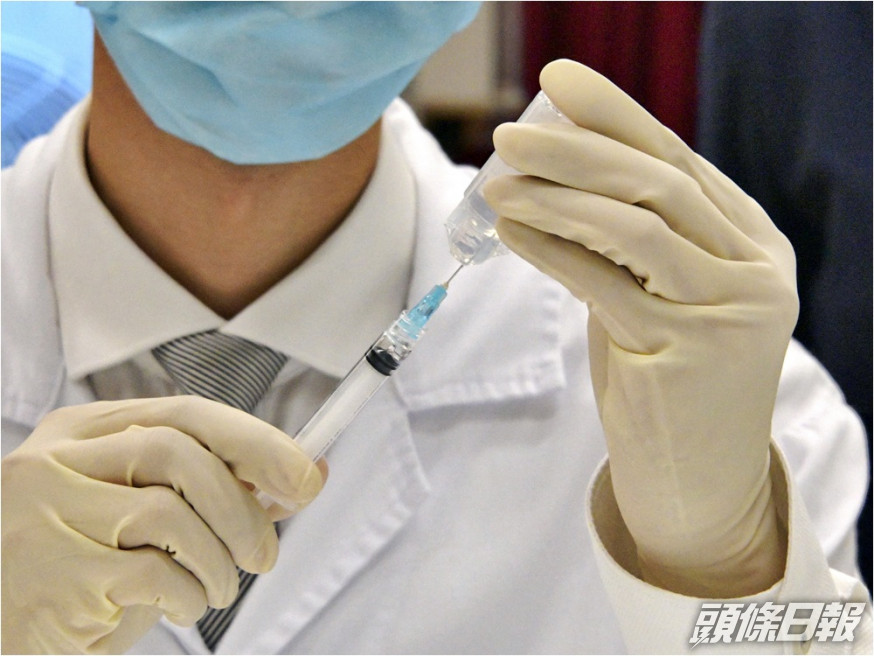 澳門27歲男接種復必泰疫苗後面癱。資料圖片