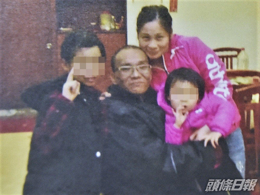 黃曉蘭自從丈夫病逝後,在「疫廈」劏房獨力照顧兩名女兒。資料圖片
