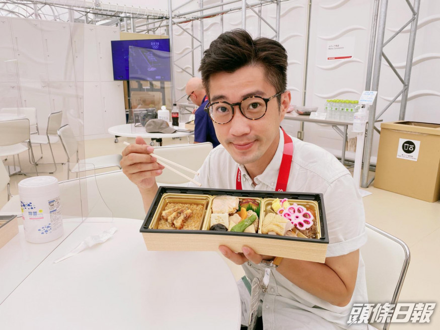 無綫記者陳焜傑笑言懷石便當未吃便已感到幸福。梁柏琛伊豆傳真