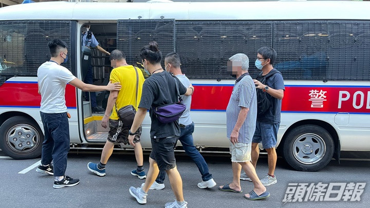 警方在觀塘搗破一非法麻將賭檔,4人被捕。警方圖片
