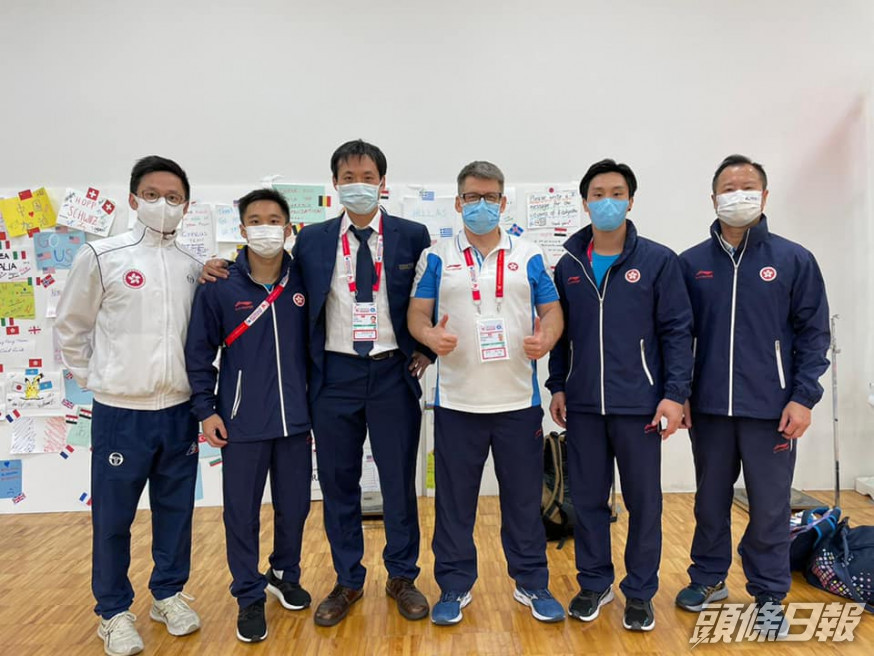 石偉雄(右2)順利完成世錦賽。 石偉雄Facebook圖片