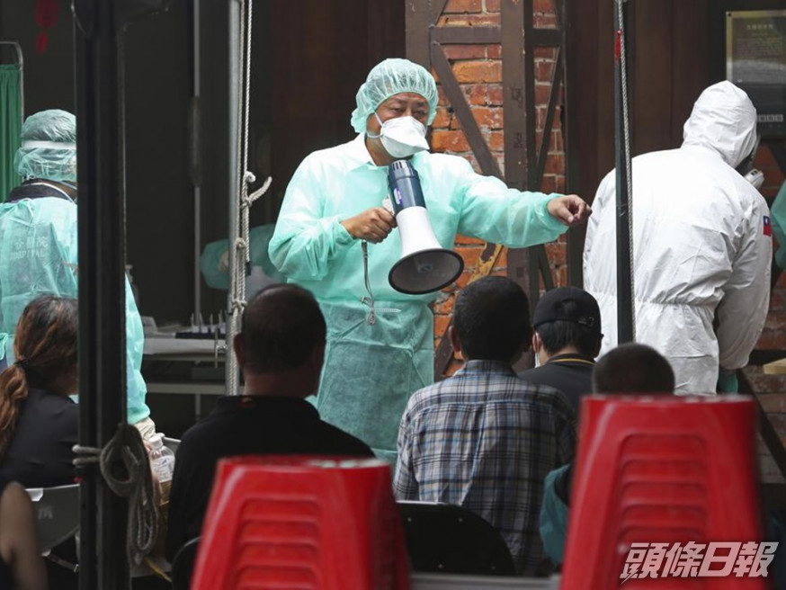 台灣流行疫情指揮中心宣佈昨日新增35宗接種新冠疫苗後死亡個案。美聯社圖片