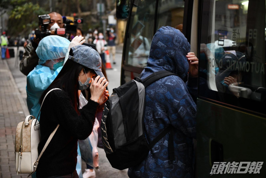 居民撤離往檢疫中心。