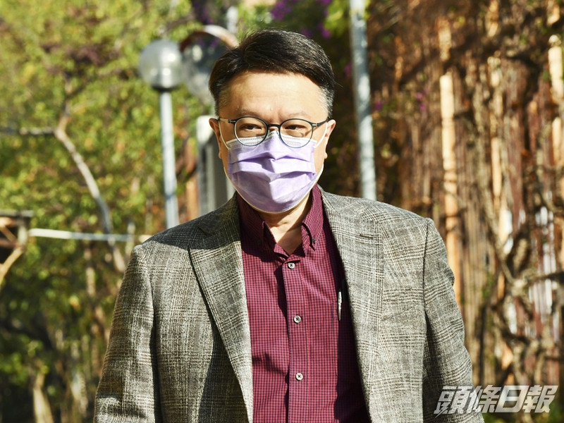 政府專家顧問、中大呼吸系統科講座教授許樹昌批評醫院延遲通知死者曾接種新冠疫苗。資料圖片
