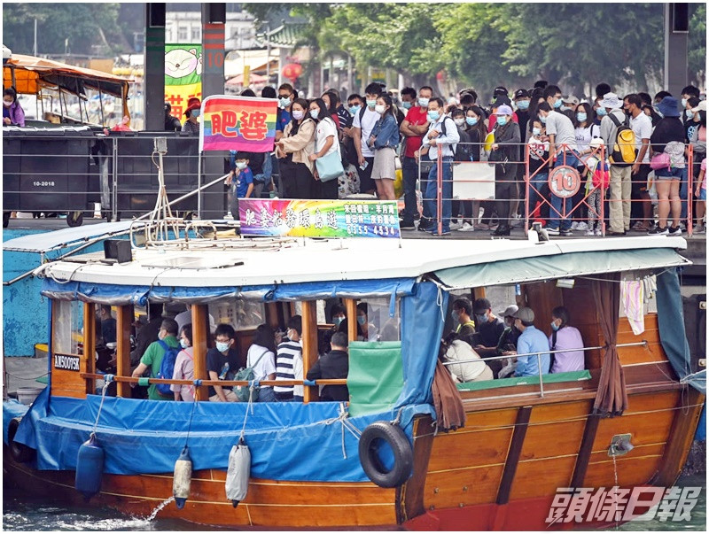 西貢街渡生意暢旺。