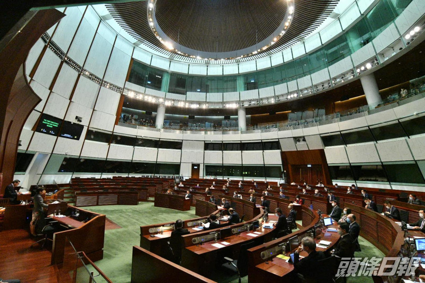政府將在今日的立法會財委會上,正式撤回四個正待審批的人事編制建議。