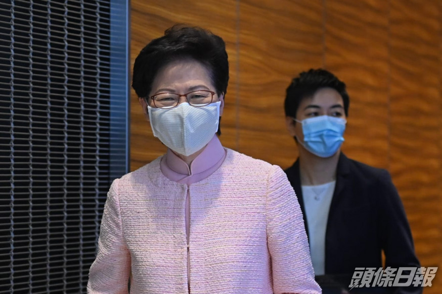 林鄭月娥出席電視節目。