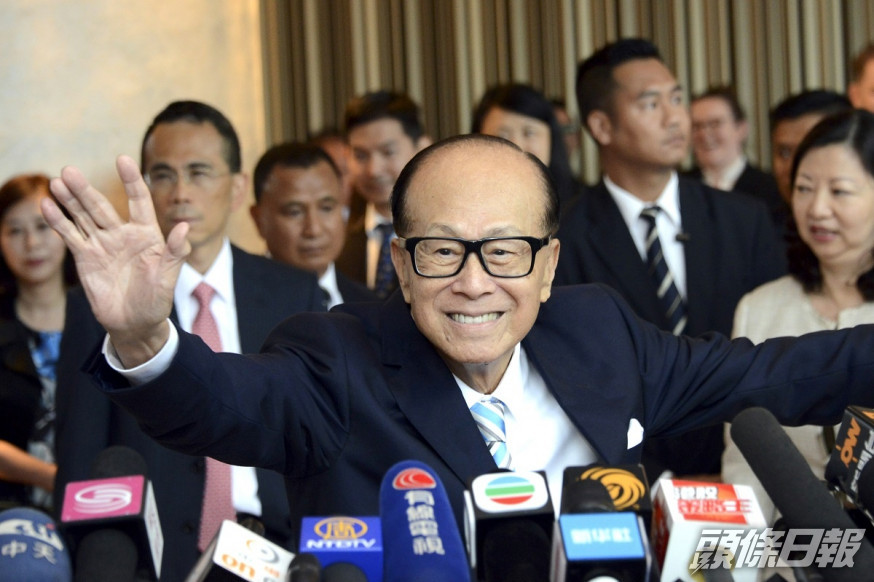 李嘉誠最近給商界好友和一些效力多年的老臣子,送上一份「小禮物」。資料圖片