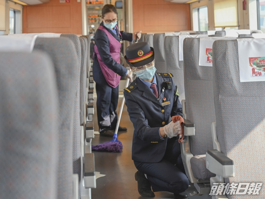 預料今年返鄉的民眾大減,節前火車票預售較往年同期降近六成。新華社圖片