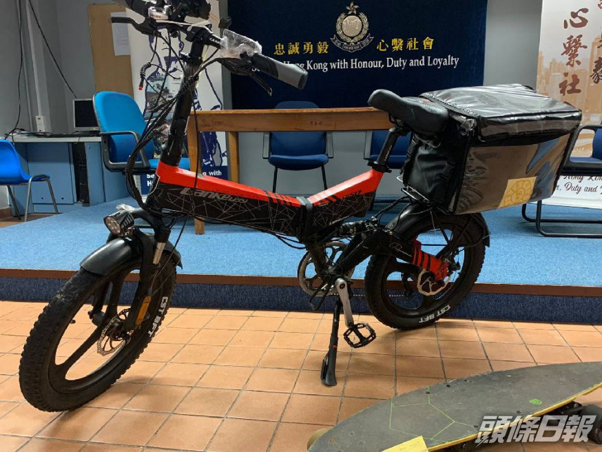 警方撿獲的電動車。警方提供