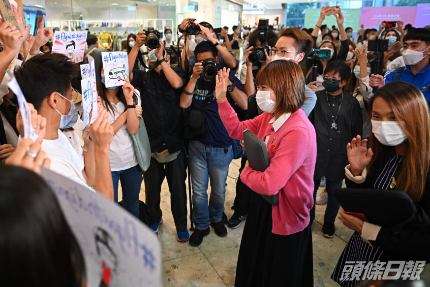 國泰空中服務員工會與香港航空機組人員協會下午開會。
