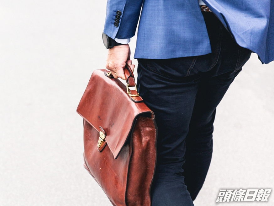 月收3.5萬家用及拍拖花費近7成,30歲港男嘆儲錢難。unsplash圖片