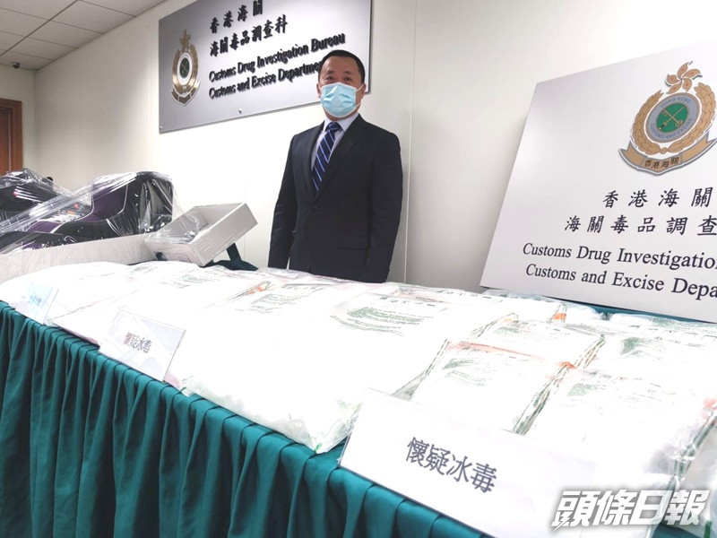 警方展示檢獲的冰毒。梁國峰攝