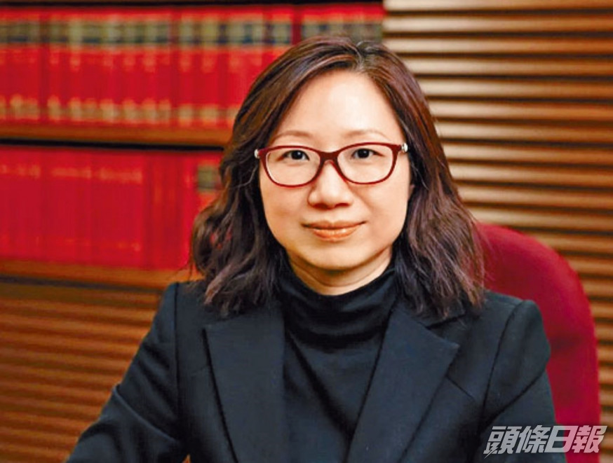 黃瑞紅於2002年，成為香港執業大律師。