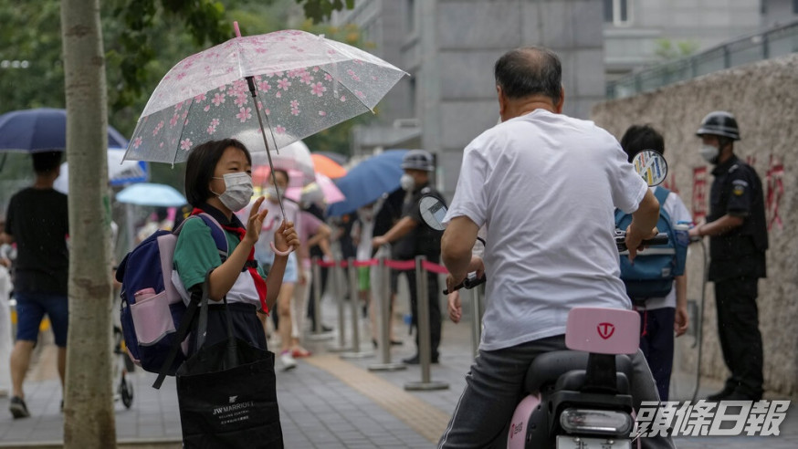 蘇州市民進入公共場所、乘坐公共交通不再查驗核酸檢測陰性證明。美聯社資料圖片