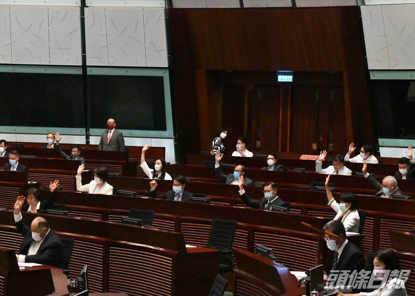 立法會三通通過要求公職人員宣誓草案。
