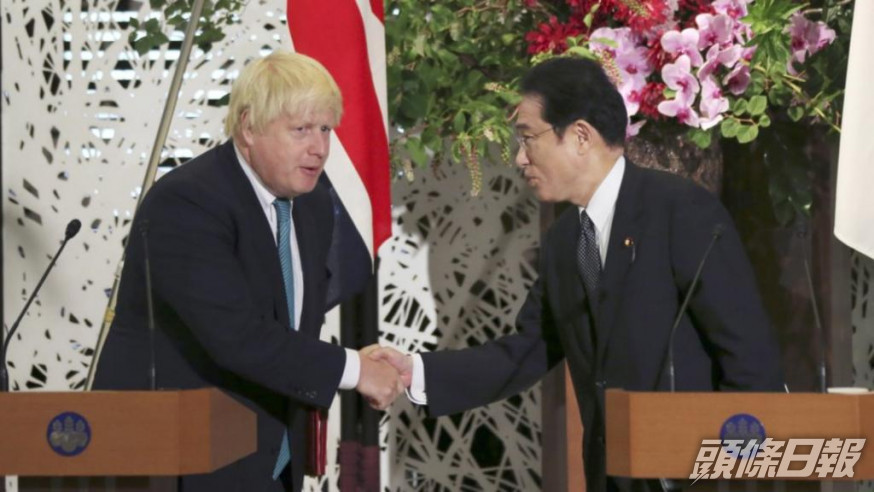 共同社報道約翰遜將於2月中訪問日本與岸田文雄會晤。AP資料相