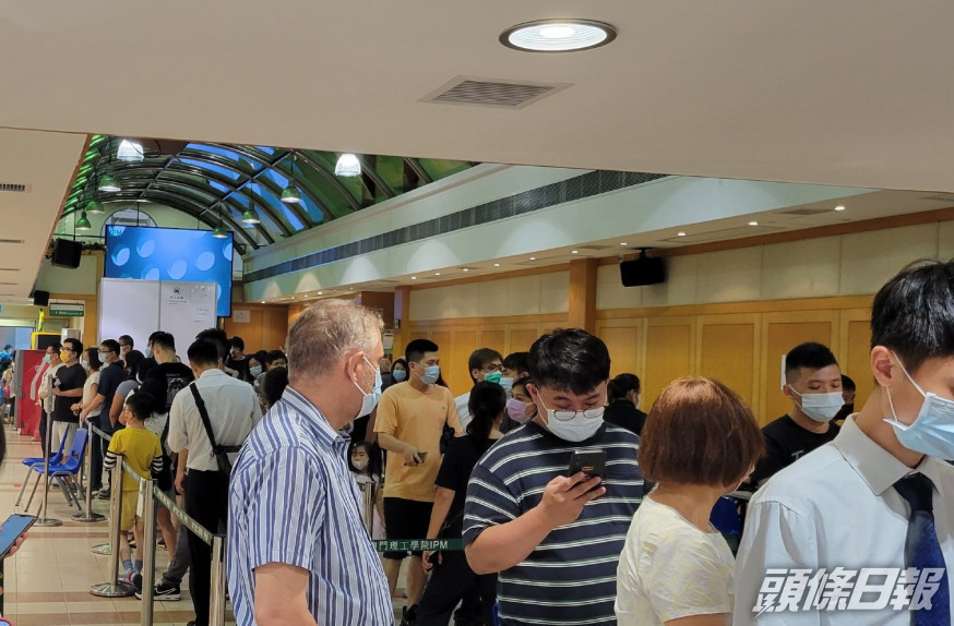澳門檢測站大排長龍。網上圖片