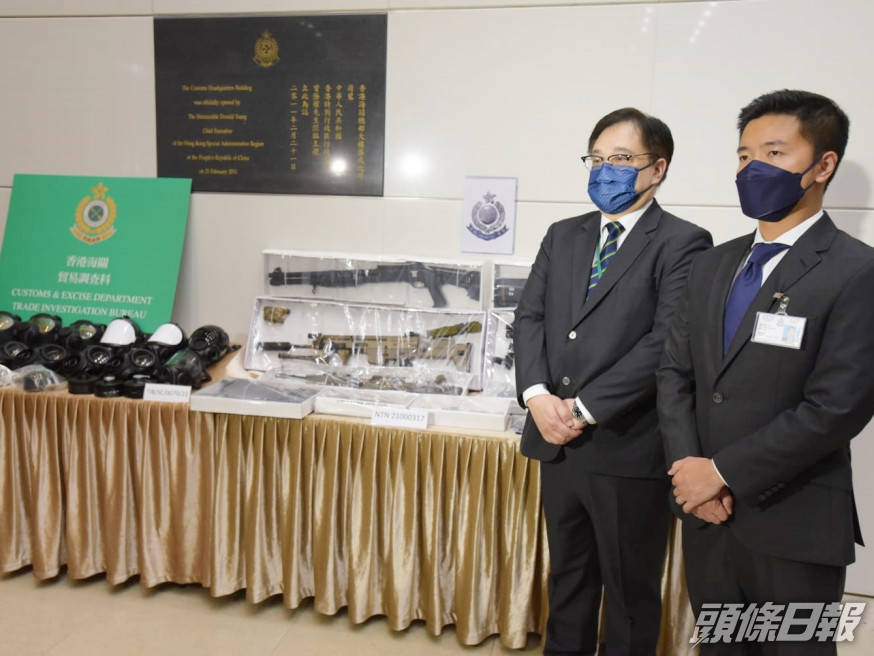 警方與海關在聯合行動中檢獲多個非法戰略物品。