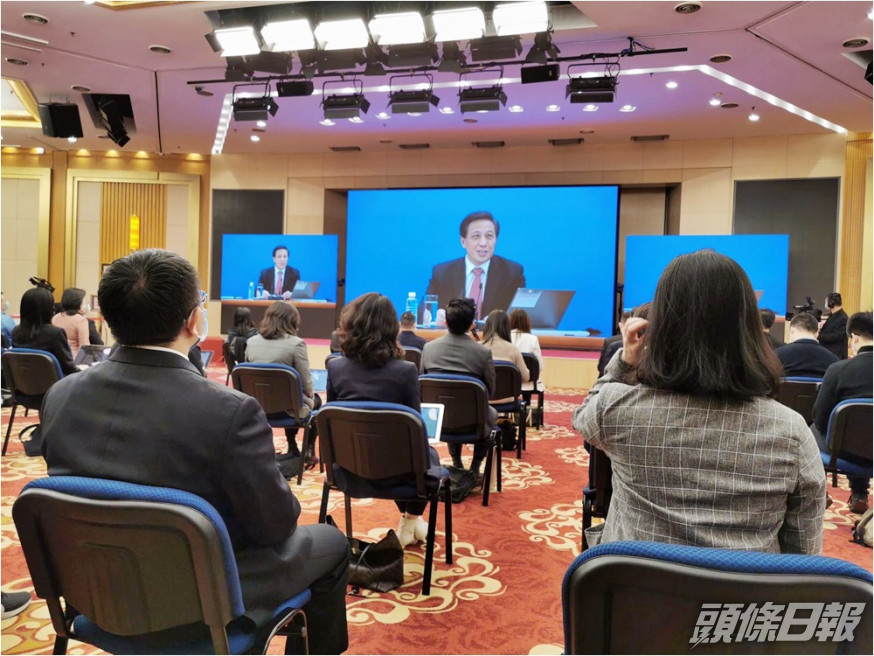 張業遂表示,香港特別行政區選舉制度需要與時俱進,並作出完善。張言天攝