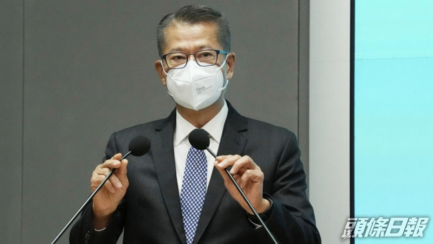 陳茂波指希望香港未來可以嚴防疫情，努力爭取盡快與內地恢復通關。資料圖片