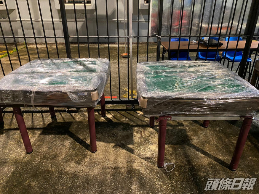 行動中檢獲10張麻雀枱及20副麻雀。圖:警方提供