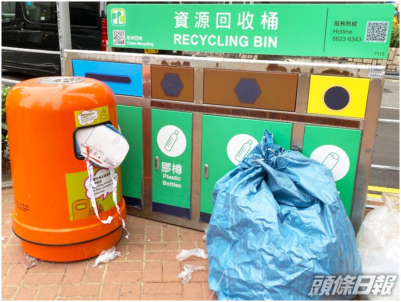 截至今年初,政府在全港放置約17000套三色桶,覆蓋全港人口超過80%。