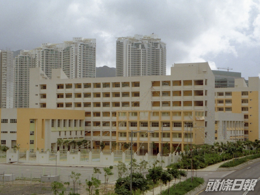 東涌文東路靈糧堂秀德小學教師初步確診。資料圖片