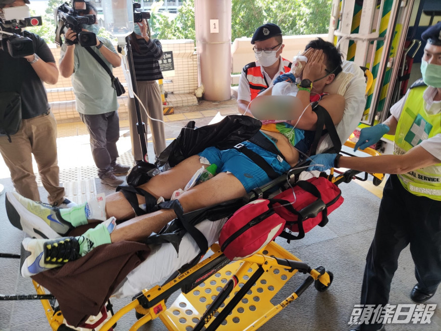 有跑手不適,由救護車送律敦治醫院。