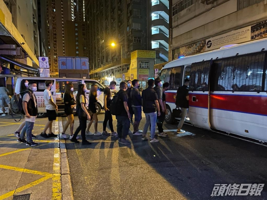 警紅磡搗無牌酒吧。警方圖片