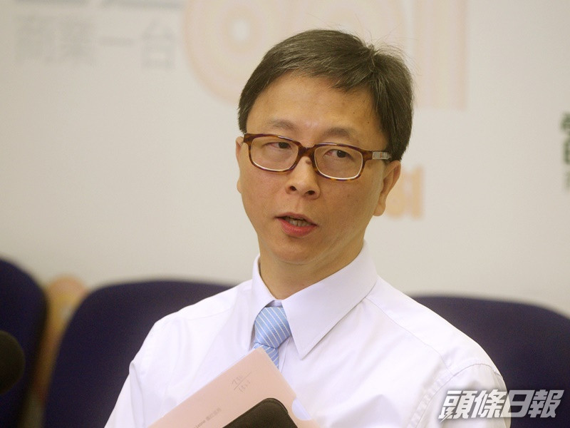 何栢良倡透過手機軟件追蹤入境人士的行蹤。 資料圖片