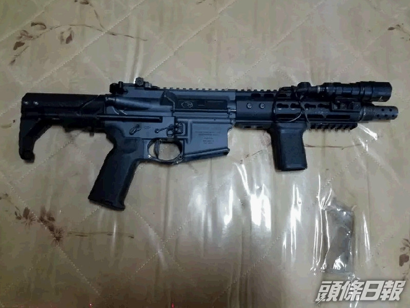 警方當日檢獲多支槍械。資料圖片