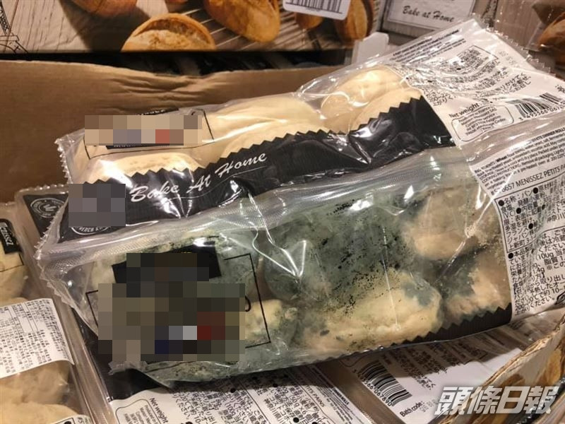 麵包表面佈滿了綠色的霉狀物體。「商品經驗老實說」facebook 圖片