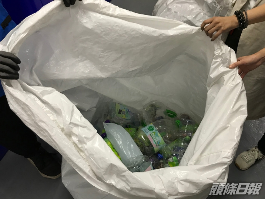 2019年香港棄置15.5億個飲料膠樽。資料圖片