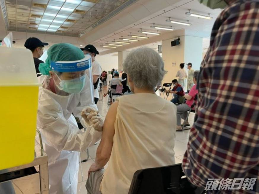台灣逾560萬人已接種新冠疫苗。網圖