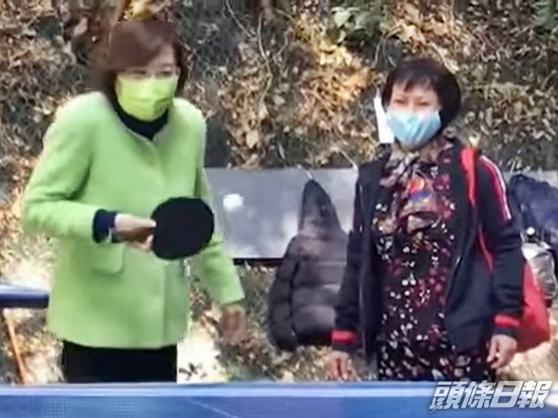 經民聯立法會議員梁美芬早前就走上主教山,期間她更親身落場玩乒乓球,與居民切磋。