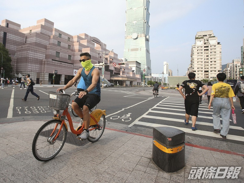 台灣防疫進入第3級警戒台北市變得冷冷清清。AP
