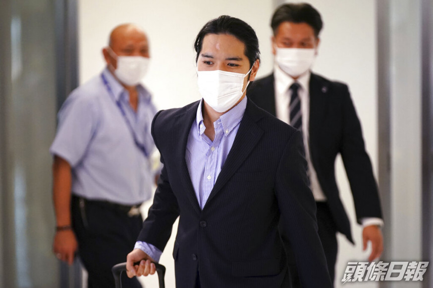 小室圭下午抵達東京成田機場。(美聯社)