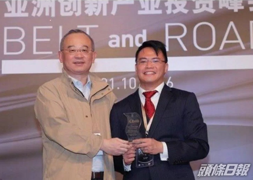 台灣當局以涉嫌洗錢罪名起訴向心(左)及其妻子龔青。網圖