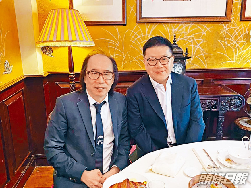 林建康(右)康復後返港與好友靳清松茶敍,自嘲「執番條命」。