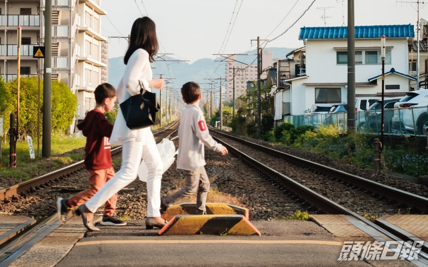 有家長反映兒子在學校被排擠,無同學願意找他寫畢業紀念冊。Unsplash示意圖片