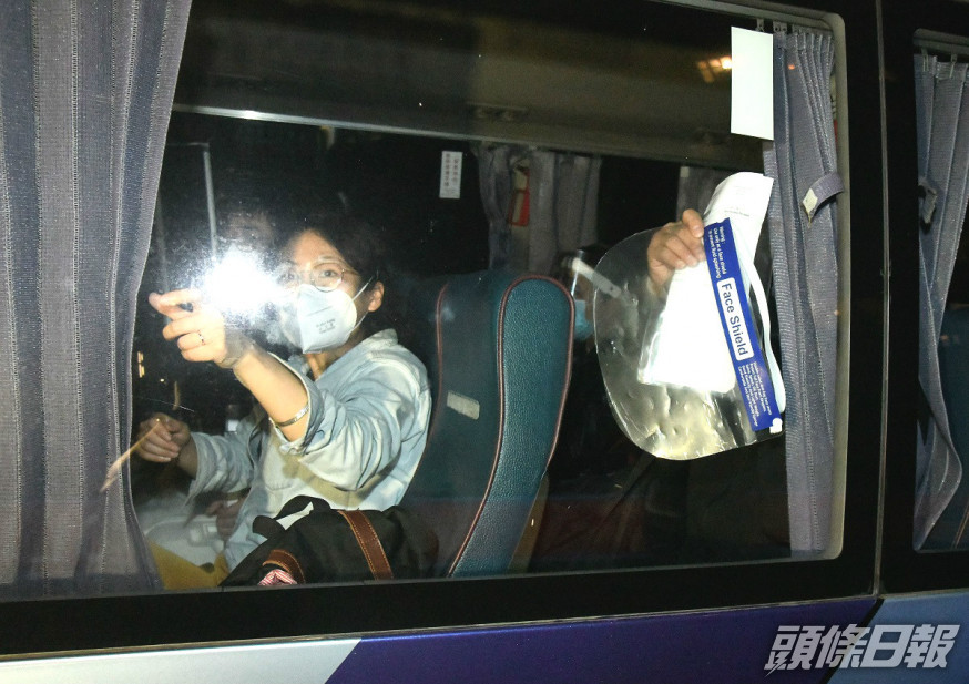 曾滯留機場旅客送往檢疫中心。