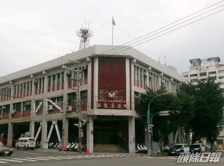西屯派出所派員到場突擊搜查。網圖