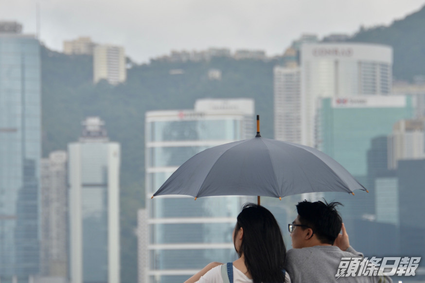 大致多雲,有一兩陣微雨。最高氣溫約25度。資料圖片