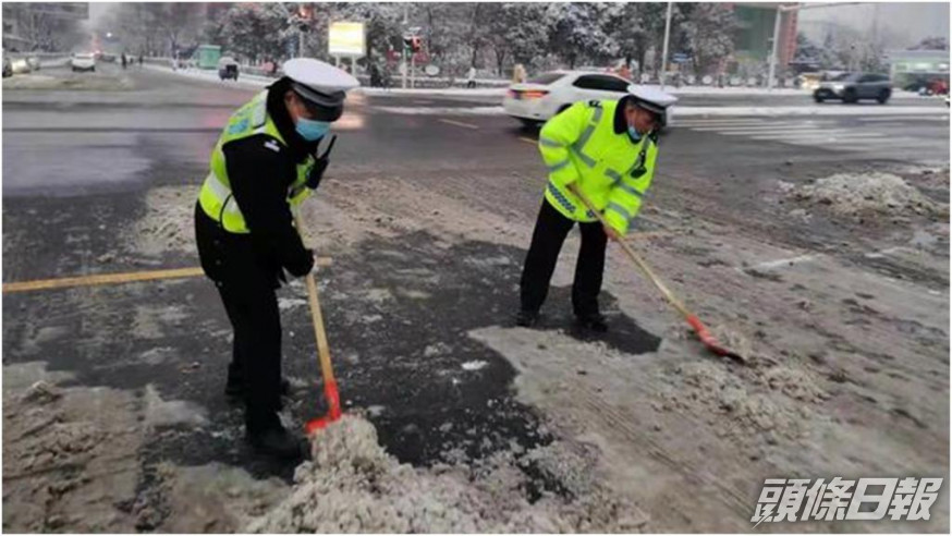 鄭州部分道路結冰。網圖