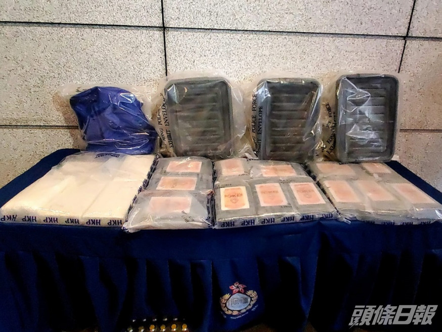警方共檢獲18磚懷疑可卡因。