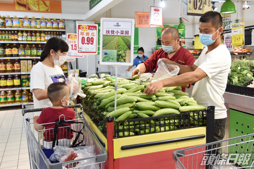 北京疾控中心專家指購買新鮮食品應戴即棄手套。