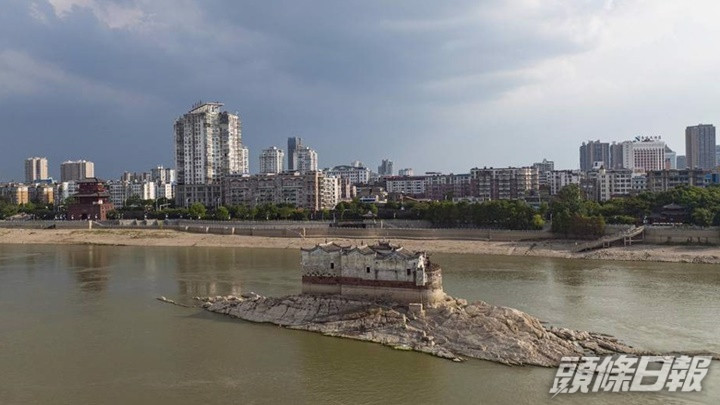 長江鄂州段水位跌至有紀錄低位。網上圖片